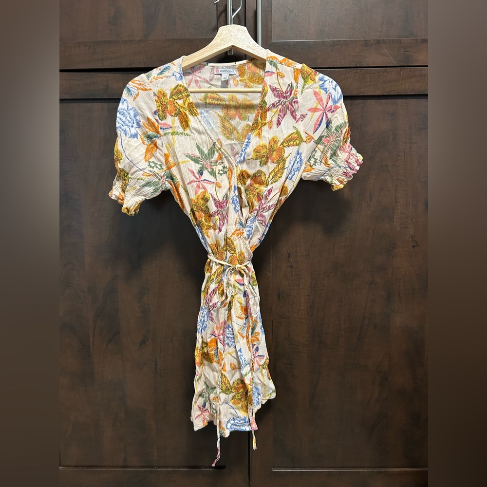 Sisstrevolution wrap mini dress in pink floral. Size M.